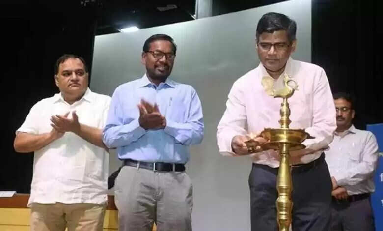मुख्य निर्वाचन पदाधिकारी सिंह –